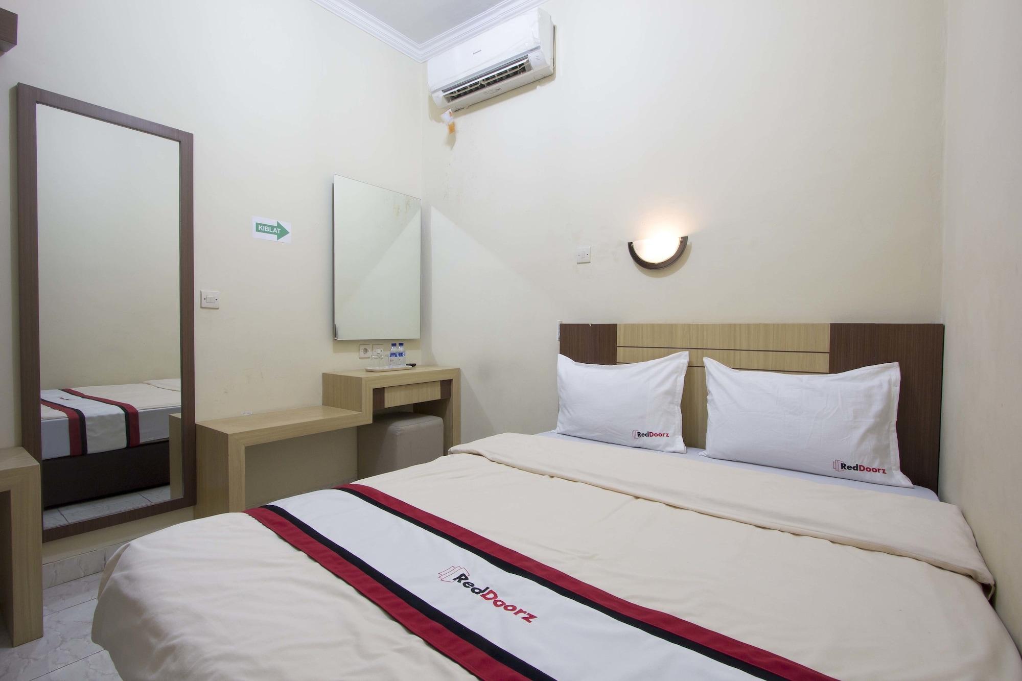 Reddoorz Plus Near Stadion Mandala Krida Yogyakarta Exterior photo